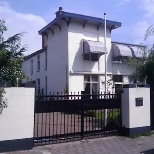 Insulinde Bed & Breakfast
