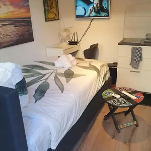 Cozy Garden House Kijkduin Bed & Breakfast